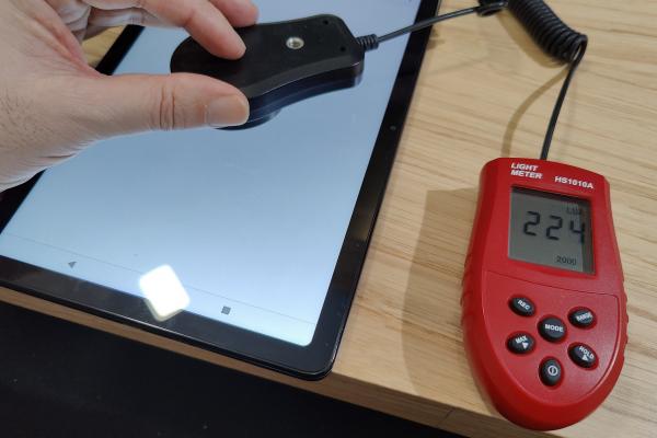 Luminozitate display Nokia T21 și ecranul văzut la microscop