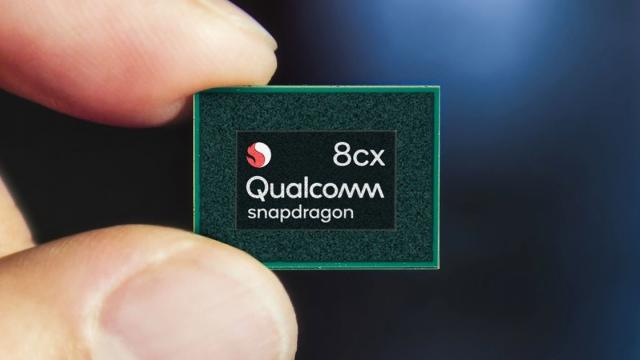 <b>Qualcomm dă replica procesoarelor Apple M cu Snapdragon 8cx Gen 4; Iată specificaţiile sale</b>Apple a devenit încet, dar sigur un rival de temut pe piaţa procesoarelor pentru laptopuri şi desktopuri. Seria Apple M este redutabilă deja, atât ca putere, cât şi la consum. Până şi AMD Ryzen şi Intel au probleme în a concura cu ea. Acum se iveşte