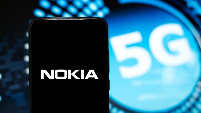 <b>Nokia și Samsung semnează un acord de licențiere pentru brevete ce acoperă invențiile fundamentale Nokia în materie de 5G</b>După ce în urmă cu aproximativ o săptămână aflam că Xiaomi, Siemens, Orange și alte companii au picat la înețelegere cu privire la brevete și licențe, astfel că se vor evita procesele pe viitor, astăzi descoperim un alt acord similar petrecut între