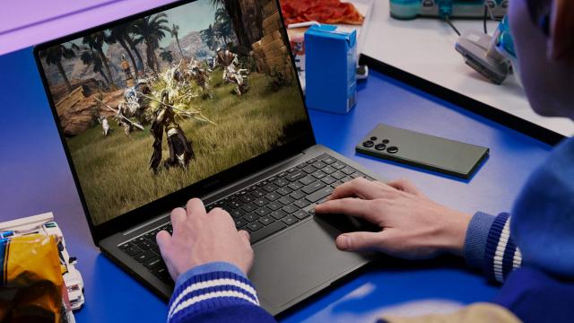 <b>Samsung prezintă Galaxy Book3 Ultra - laptop-ul premium și puternic destinat creatorilor, cu RTX 4070 și ecran AMOLED 120Hz</b>Pe lângă seria de telefoane Galaxy S23, cei de la Samsung au mai avut ceva de prezentat astăzi pe 1 februarie și anume noul lineup de laptop-uri premium intitulat Galaxy Book3. În componența acestei familii avem modelele Galaxy Book3 Pro în variante de 14