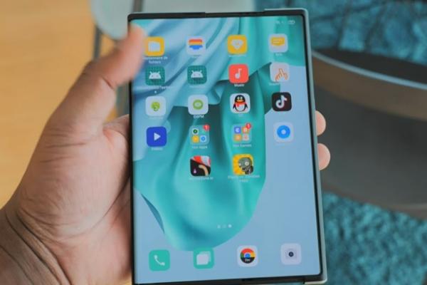 Telefonul rulabil Oppo X 2021 apare într-un nou video hands on şi ne arată care e viitorul pliabilelor