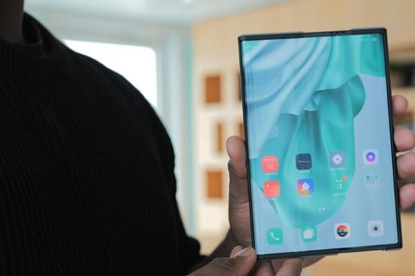 Oppo X (2021) primeşte noi sesiuni hands on şi telefonul rulabil continua să arate impresionant