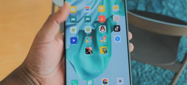Telefonul rulabil Oppo X 2021 apare într-un nou video hands on şi ne arată care e viitorul pliabilelor