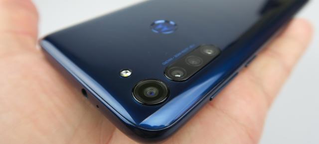 Turul Magazinelor #854: Telefon robust cu walkie talkie, Motorola cu baterie mare, Galaxy Buds Live cu discount