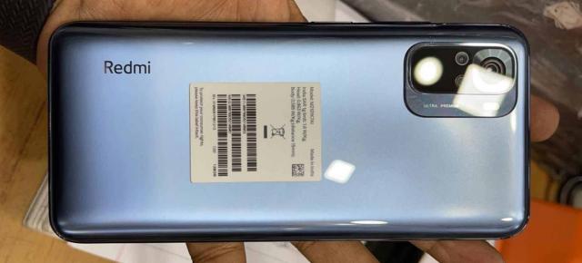 Redmi Note 10 Pro apare într-un video hands on; Rulează Android 11, are difuzoare stereo, ecran cu muchii destul de groase