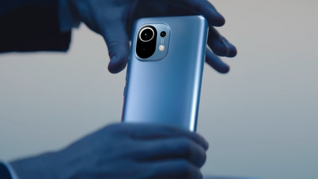 <b>Preț și disponibilitate Xiaomi Mi 11 în România</b>Începând de astăzi pe plan local își face apariția la vânzare și smartphone-ul Xiaomi Mi 11, acesta fiind primul telefon din lume cu procesor Snapdragon 888 la bord. Era anunțat inițial pe 28 decembrie 2020