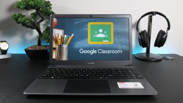 <b>Allview Allbook i Review - Laptop multimedia, versatil, bun pentru școala online și munca de acasă</b>Laptopurile au fost la mare căutare în ultimul an, în contextul muncii și școlii de acasă. Astfel, Allview a lansat noi notebook-uri cu prețuri atractive, design elegant și dotări bune. Acum câteva zile a ajuns la mine noul laptop din portofoliul Allview 