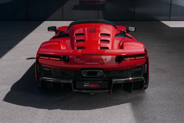 Ferrari F80 dezvăluit: cel mai puternic Ferrari are 1200 de cai putere, șasiu din fibră de carbon