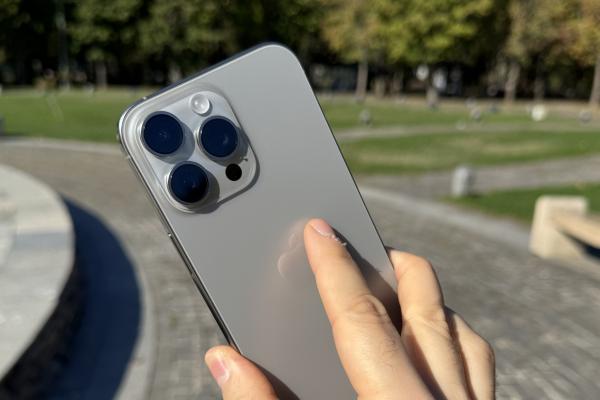 Apple iPhone 16 Pro Max: Camera parcă şlefuită fix pentru mine, dar cu neajunsuri nocturne