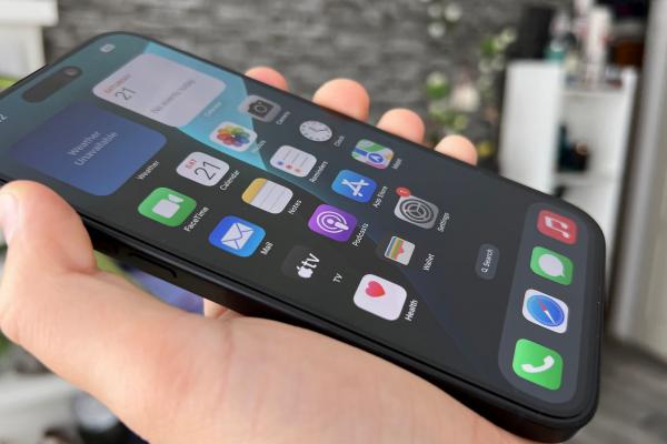 Apple iPhone 16 Plus - Display