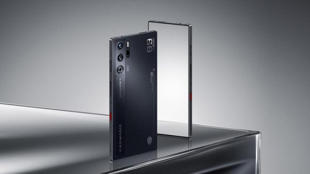 <b>Când se lansează telefonul de gaming Red Magic 10 Pro? A fost certificat, cu procesor Snapdragon 8 Elite</b>În următoarele zile începe "revelionul" Qualcomm, cu prezentarea noului procesor, fie că se va numi Snapdragon 8 Gen 4 sau Snapdragon 8 Elite. Odată cu el apar şi Xiaomi 15 şi OnePlus 13, dar şi telefoane de gaming