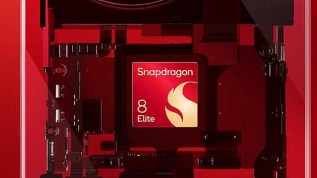 <b>Qualcomm prezintă Snapdragon 8 Elite; Iată ce oferă procesorul de top ce va sta sub capota flagship-urilor OnePlus 13, Galaxy S25 Ultra, Xiaomi 15</b>Probabil cel mai așteptat procesor din acest an este „Snapdragon 8 Gen 4”. Qualcomm a luat însă decizia de a schimba din nou schema de nomenclatură, azi debutând oficial Snapdragon 8 Elite. E cel mai avansat și puternic procesor din portofoliul companiei