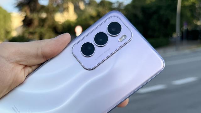 <b>Ce ne rezervă OPPO Reno13 Pro? Display curbat pe 4 laturi cu rezoluție 1.5K, zoom optic 3X, baterie de 5900 mAh</b>OPPO urmează să lanseze curând flagship-urile Find X8 și Find X8 Pro în China. Între timp apar pe web informații cu privire la seria midrange Reno13. Mai exact, discutăm azi chiar despre varianta Pro, cel mai bine dotat model din lineup