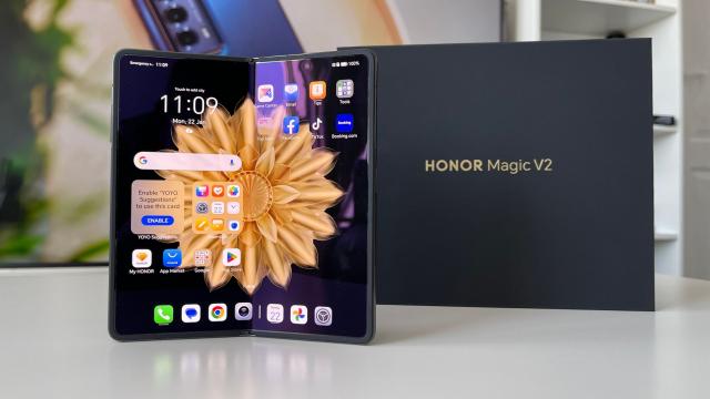 <b>Honor Magic V2 review detaliat în limba română (Evaluare Mobilissimo)</b>Honor Magic V2 este cel mai nou smartphone pliabil ajuns pe piața din România în ianuarie 2024, telefon inițial anunțat în China prin vara anului 2023, mai precis în iulie. După o așteptare destul de lungă iată că terminalul rival de 