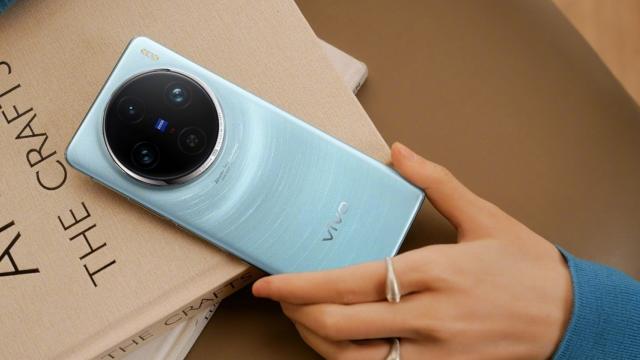 <b>Ce smartphone-uri va lansa vivo curând? Pe listă avem pliabilul X Fold 3, dar și cameraphone-ul X100 Ultra</b>Avem deja flagship-uri importante lansate în 2024 de la companii precum Samsung, Xiaomi, OnePlus sau HONOR. Ei bine, curând urmează să prezinte terminale de top și vivo. Leak-uri cu privire la flagship-urile companiei au ajuns pe web în ultima perioadă