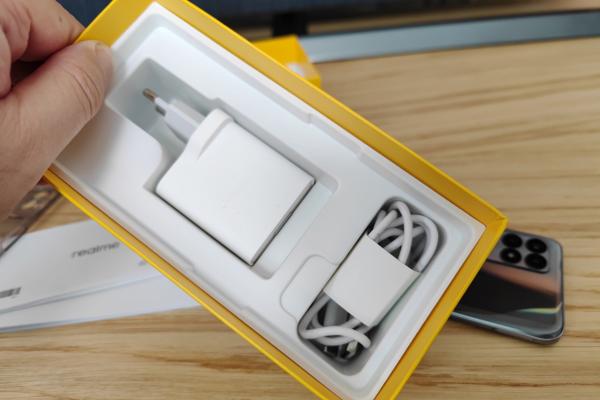 realme 8i - Unboxing