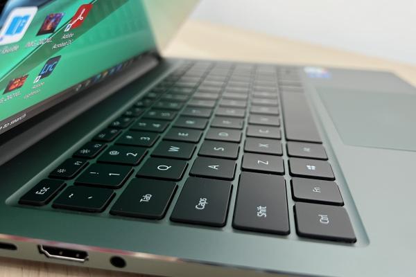 HUAWEI MateBook 14s Review: laptop pentru productivitate colaborativă, cu difuzoare şi ecran de luat în seamă