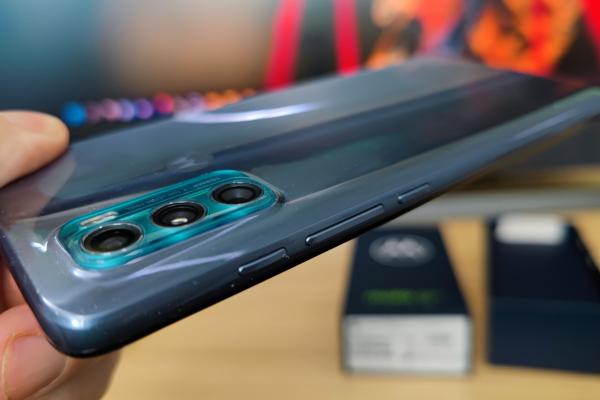 Motorola Moto G60 Unboxing: baterie uriaşă, cameră de 108 MP, ecran de 120 Hz acum şi la 1000 lei... sau sub
