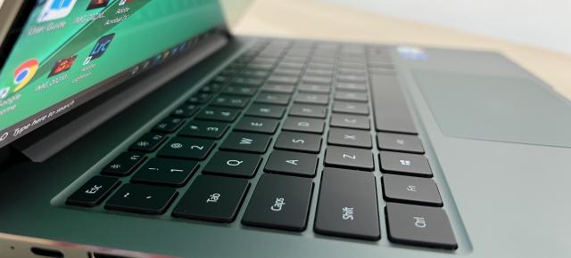 HUAWEI MateBook 14s Review: laptop pentru productivitate colaborativă, cu difuzoare şi ecran de luat în seamă