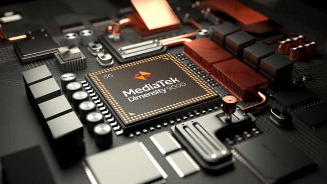 <b>MediaTek Dimensity 9000 5G este primul procesor smartphone dezvoltat pe arhitectură de 4nm; Tactat la 3.05 GHz și cu Bluetooth 5.3</b>Sfârșitul de săptămână ne aduce o lansare foarte importantă pe piață, cea a primului procesor de 4nm din zona smartphone - care vine din partea celor de la MediaTek. Se numește Dimensity 9000 și este construit de către TSMC 