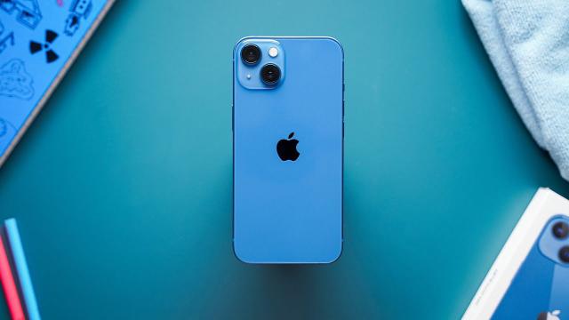 <b>Livrările globale de smartphone-uri au crescut cu aproximativ 5.3% în 2021 faţă de 2020 conform IDC; 5G e motorul de creștere!</b>Ne apropiem de final de an şi au început să apară estimări cu privire la evoluţia pieţei smartphone din 2021. Firma de analiza de piaţă IDC scrie că livrările globale de smartphone-uri ar urma să crească cu 5.3% în 2021 faţă de anul 2020, în ciuda problem