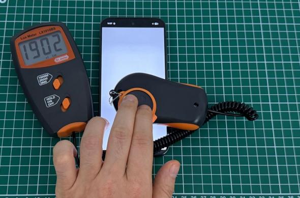 Google Pixel 10 Pro XL - Test luminozitate: Google Pixel 10 Pro XL (3).jpg