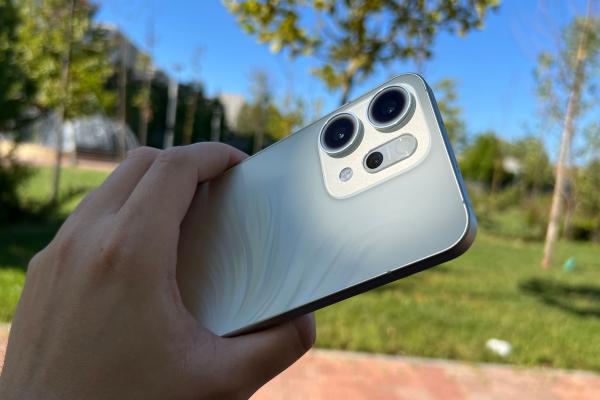 OPPO Reno14 5G: Cameră mai degrabă de model Pro, cu un zoom fascinant și selfie-uri țiplă, testată în două țări 