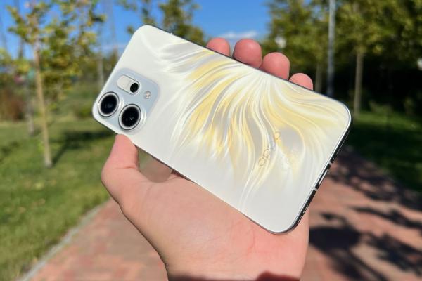 OPPO Reno14 5G: Design Iridescent Glow cu panou spate fascinant, inspirat de lumea oceanelor și de sirene