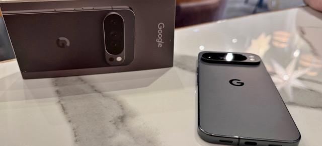 Google Pixel 10 Pro XL: Design masiv, greu, fără schimbări de la predecesor