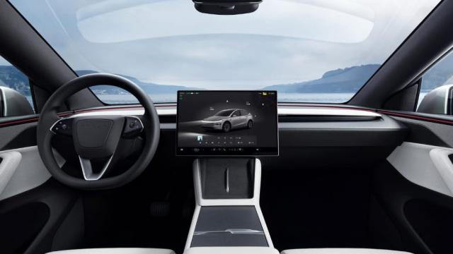 <b>Tesla apelează la chinezi pentru integrarea AI pe automobilele sale: DeepSeek şi ByteDance</b>Tesla a lansat un asistent vocal pe bază de AI pe automobilele sale vândute în China şi a colaborat cu cei de la ByteDance şi DeepSeek pentru asta. Noua funcţie e cunoscută ca "Hey Tesla" şi e gândită să ofere şoferilor un control vocal mai
