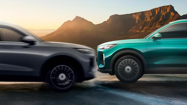 <b>Chery duce testele de siguranță la următorul nivel și ciocnește frontal două SUV-uri TIGGO 9; Care sunt urmările?</b>La mijloc de lună iulie vă informam prin intermediul unui articol despre un nou jucător intrat pe piața auto din România și anume Chery, care aducea la acel moment modelele TIGGO 7 și TIGGO 8. Acum descoperim cum testează brandul auto 