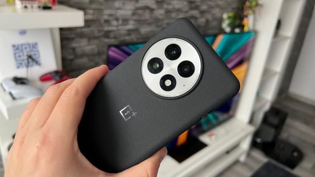 <b>Ce poate OnePlus 15 cu Snapdragon 8 Elite Gen2 la bord? Iată o listare din GeekBench</b>OnePlus 15 se lasă așteptat până la final de an și dacă zvonurile se adeveresc, atunci vom avea un flagship cu totul și cu totul special. Era stipulat din start faptul că va avea procesor Snapdragon 8 Elite Gen2 la bord și astăzi avem 