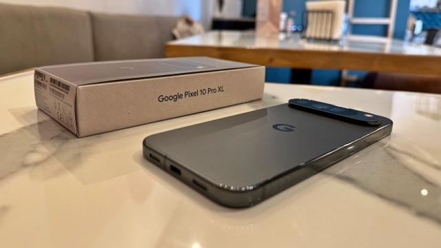 <b>Încărcare cu probleme, supraîncălzire şi alte necazuri: de ce se plâng primii cumpărători de Pixel 10</b>Începând de pe 27, 28 august în unele ţări telefoanele Pixel 10 au ajuns la clienţii care le-au comandat. Zeci de mii, sute de mii de oameni şi-au primit odorul de peste 1000 de euro acasă. Şi evident au început şi plângerile