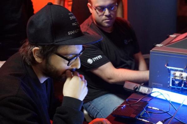 Multiple exploit-uri găsite pe Samsung Galaxy S9, Xiaomi Mi 6 și iPhone X la un hackaton