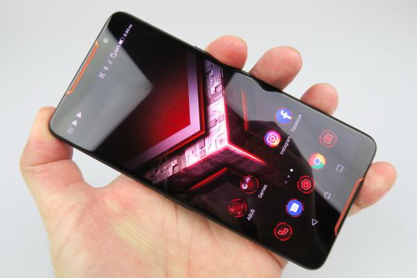 ASUS ROG Phone: Display de top 10, cu gaming 90 Hz, HDR, 1 ms
