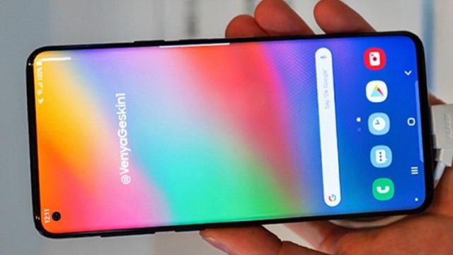 <b>Samsung Galaxy S10 în versiunea de buget va opta pentru un display plat Infinity O</b>Cu aproximativ o săptămână sau două în urmă aflam pe seama unei prezentări Samsung detalii despre noile tipuri de ecrane pregătite de către companie. Acestea aveau să fie confirmate câteva zile mai târziu în cadrul SDC 2018 iar acum 