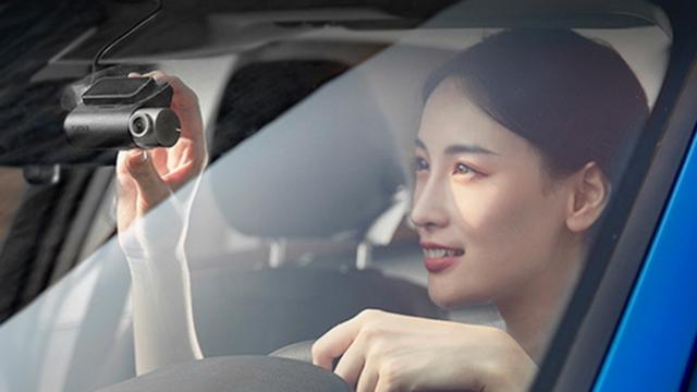 <b>Cafago are la ofertă o cameră auto cu design inedit, senzor Sony, unghi larg de vizualizare + alte oferte Black Friday</b>Nu doar retailerii de la noi au început campaniile Black Friday, ci şi cei din China. Cafago se număra printre ei, cu câteva oferte atractive la gadgeturi şi accesorii, inclusiv purtabile sau carduri microSD. Am selectat pentru voi cele mai atractive..