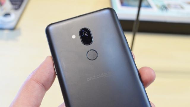 <b>LG G7 One este primul smartphone al sud-coreenilor ce primește Android 9.0 Pie</b>În cadrul târgului de tehnologie IFA 2018 din Berlin cei de la LG Electronics au prezentat oficial și smartphone-ul LG G7 One, un dispozitiv ce rulează platforma software Android One. Vestea cea bună este că începând de astăzi dispozitivul 