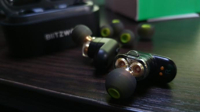 Galerie foto căști wireless Blitzwolf BW-FYE7: Blitzwolf-BW-FYE7_19.jpg