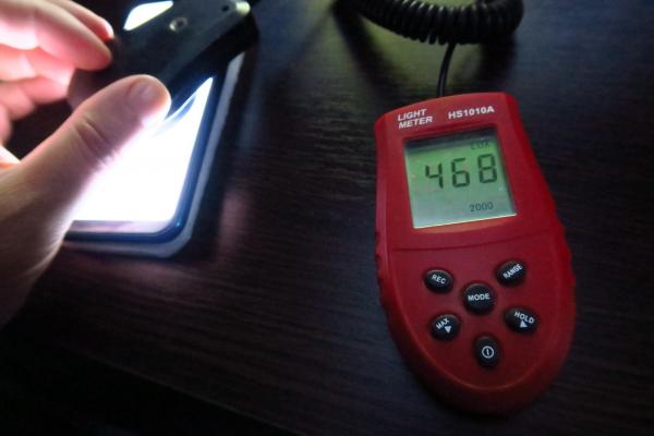 Luminozitate display Allview V4 Viper și ecran văzut la microscop