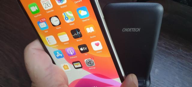 Prezentare CHOETECH T555S-Q: Încărcător wireless de 15W cu rol de stand și adaptor Quick Charge 3.0 în pachet