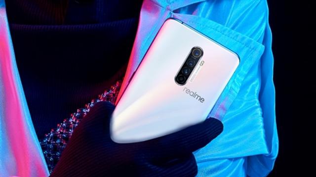 <b>[UPDATE: Acum la precomandă] Realme X2 Pro, flagship-ul cu ecran 90Hz și CPU Snapdragon 855+ ajunge în Europa din 4 noiembrie la un preț de 399 euro!</b>În utlima lună privirile celor aflați în căutarea unui flagship cu dotări de top la preț accesibil au fost îndreptate către Oppo și mai precis către Realme X2 Pro, un terminal ce surprinde plăcut prin raportul preț-specificații