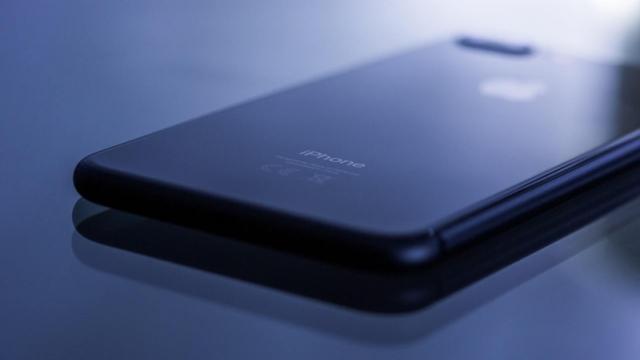 <b>Samsung şi Huawei extind ecartul faţă de Apple, cantonată pe locul 3; Piaţa smartphone creşte în T3 2019 (Cifre Canalys)</b>Finalul de lună aduce mereu cifre, statistici şi date interesante. De această dată vorbim despre top 3 smartphone şi despre piaţa smartphone, cu cifre centralizate de Canalys. Gigantul care se ocupă cu studii de piaţă ne arată că deşi