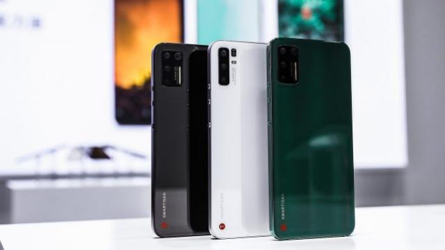 <b>TikTok şi-a tras smartphone: Smartisan Jianguo Pro 3 vine cu dotări de flagship, inclusiv procesor Snapdragon 855+</b>Compania sa mamă a TukTok, Bytedance, a intrat şi în alte segmente, lansând de curând un smartphone. Se numeşte Smartisan Jianguo Pro 3 şi îl detaliem mai jos.