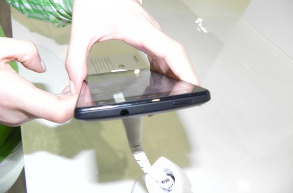 Acer Liquid E3 hands-on preview; terminal mid-range cu display de 4.7 inch (Retro MWC 2014 - Video): dscn5053jpg.jpg