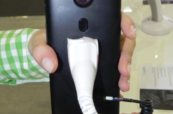 Acer Liquid E3 hands-on preview; terminal mid-range cu display de 4.7 inch (Retro MWC 2014 - Video): dscn5056jpg.jpg