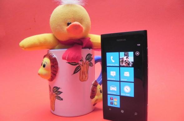 Review Nokia Lumia 800 - Design de Nokia N9, Mango cu soluții GPS noi și succes prematur (Video): nokia_lumia_800_review_mobilissimo_41.jpg