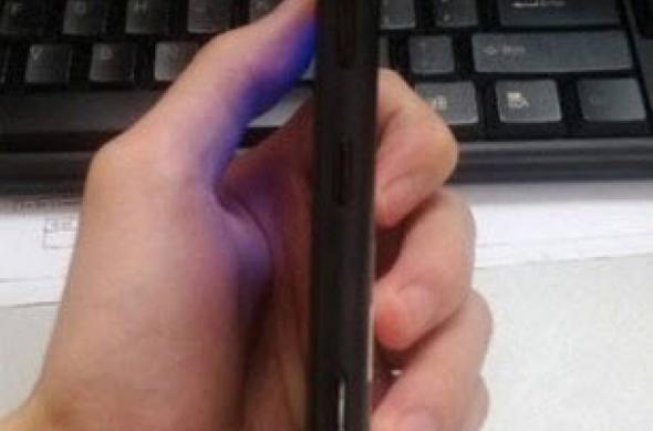 Nokia Lumia 825 - smartphone cu Windows Phone 8 și display PureMotion (zvon): nokia_lumia_825_03.jpg