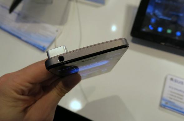 MWC 2013: ASUS PadFone Infinity hands on: spatele de metal ne-a cucerit! (Video): asus_padfone_infinity_05jpg.jpg