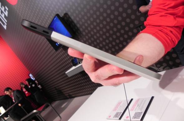 MWC 2011: Motorola Xoom, o tabletă spectaculoasă pe care am putut-o vedea În acțiune la MWC (Video): dscn3698jpg.jpg